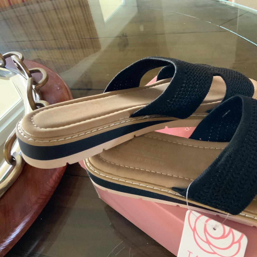 Taryn Fenton Black Sandals - Picture 3 of 4